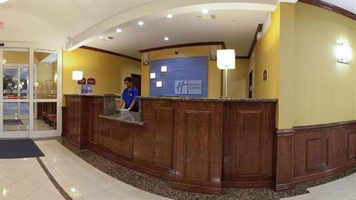 Holiday Inn Express Hotel And Suites Falfurrias Exterior photo