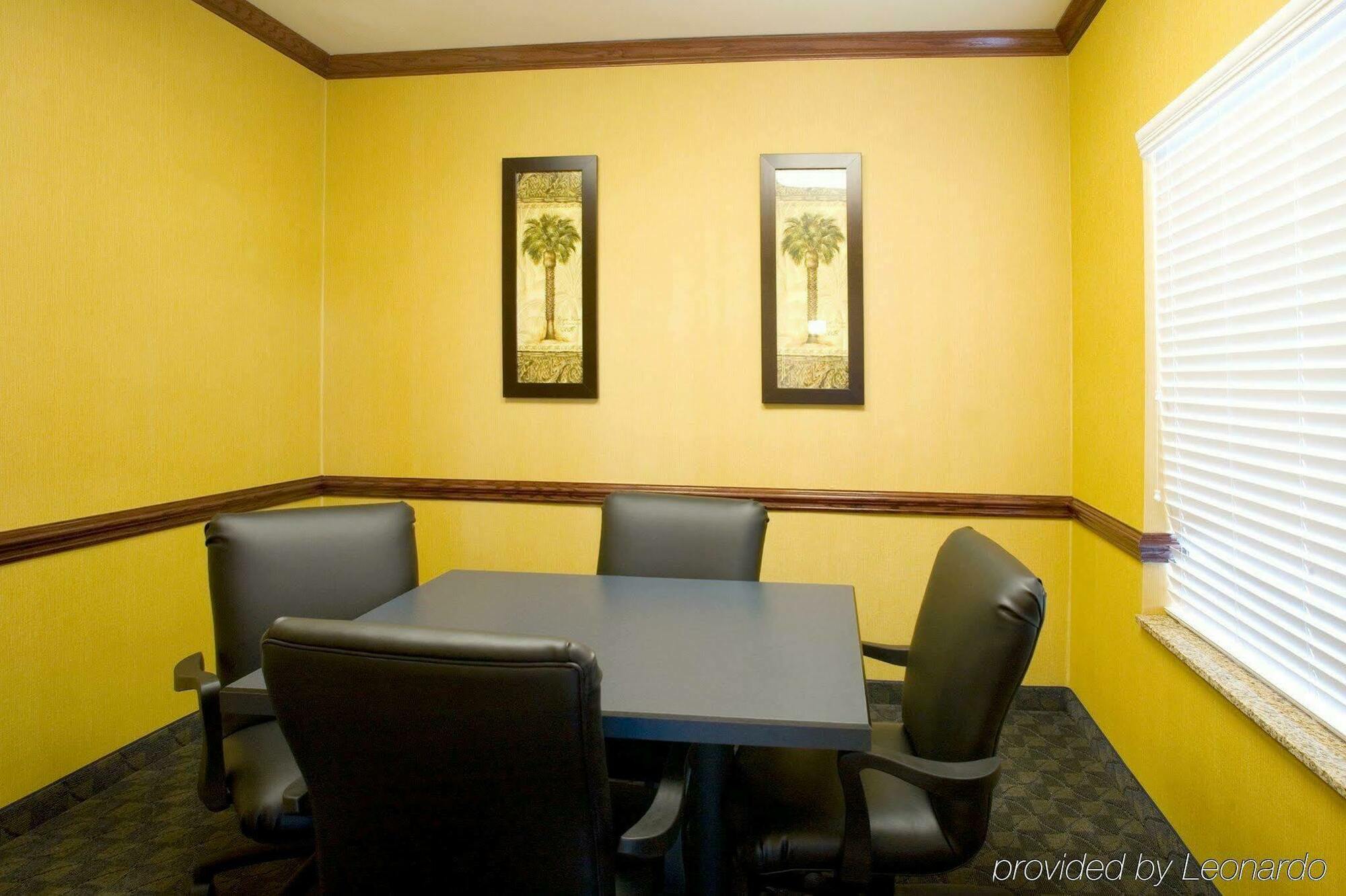 Holiday Inn Express Hotel And Suites Falfurrias Exterior photo